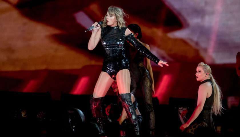 Taylor Swift - Soldier Field - Chicago, IL - 6/1/18 - Photo © 2018 by: Roman Sobus
