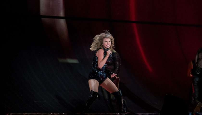 Taylor Swift - Soldier Field - Chicago, IL - 6/1/18 - Photo © 2018 by: Roman Sobus