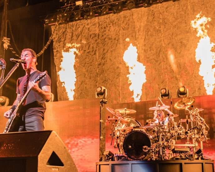 Godsmack Live at Hollywood Casino Amphitheatre [GALLERY] 3