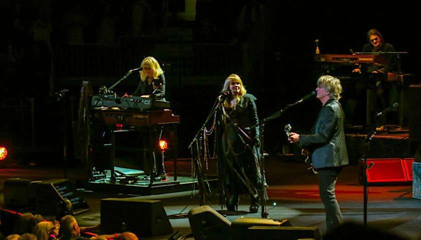 Fleetwood Mac - United Center - Chicago, IL - 10/6/18 - Photo © 2018 by: Roman Sobus