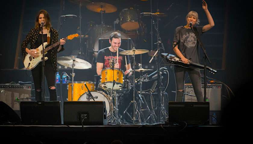 Larkin Poe Live at Allstate Arena [GALLERY] 16