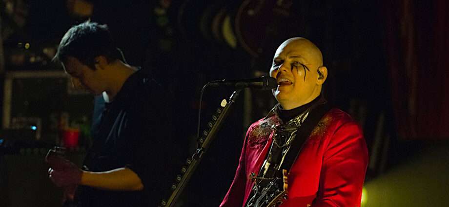 Smashing Pumpkins Live at the Aragon Ballroom [GALLERY] 1