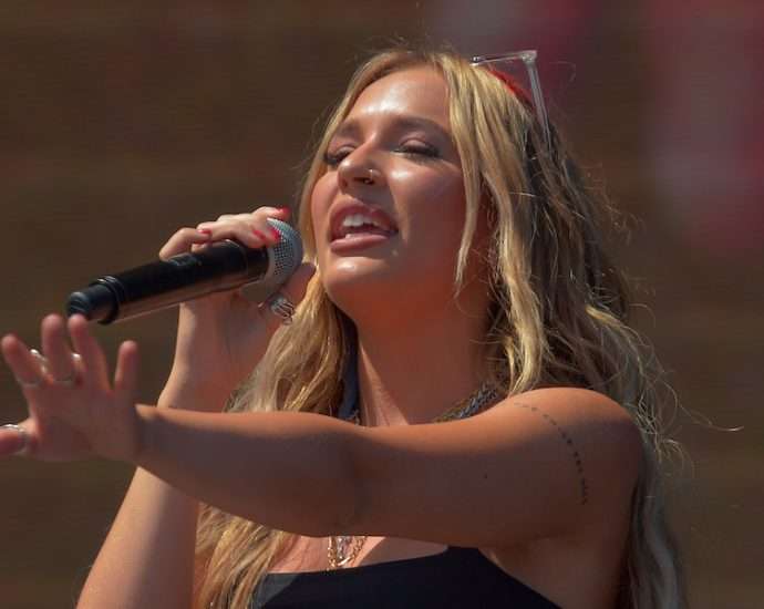 Lennon Stella Live at Lollapalooza