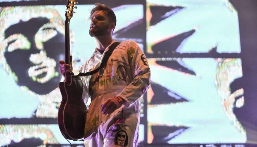 8 Smoking Photos of Bring Me The Horizon Live at Lollapalooza [GALLERY] 7