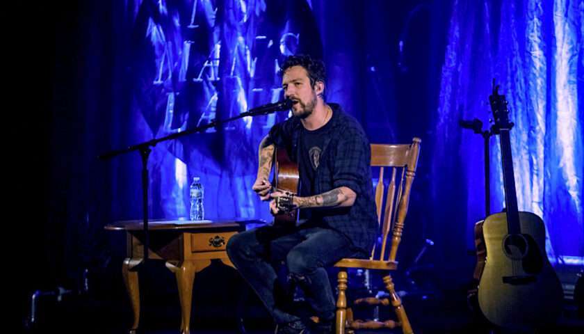 Frank Turner Live at Athenaeum [GALLERY] 7