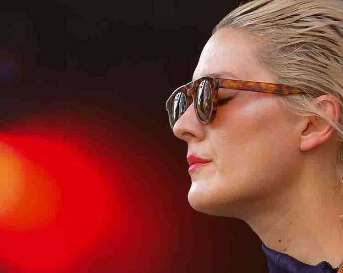 Cate Le Bon Live at Pitchfork