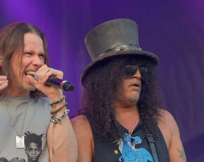 SLASH Featuring Myles Kennedy