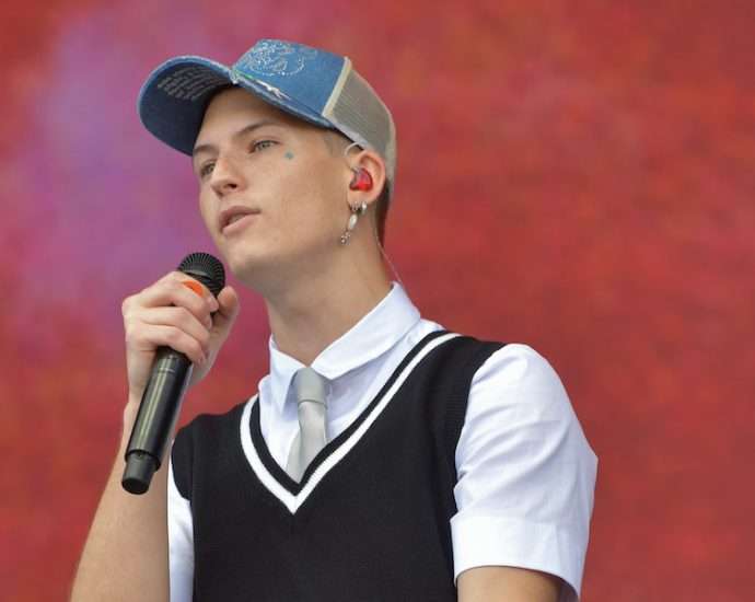 Gus Dapperton Live at Lollapalooza