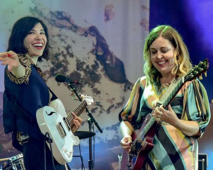 Sleater-Kinney Live at Jay Pritzker Pavilion [GALLERY] 3