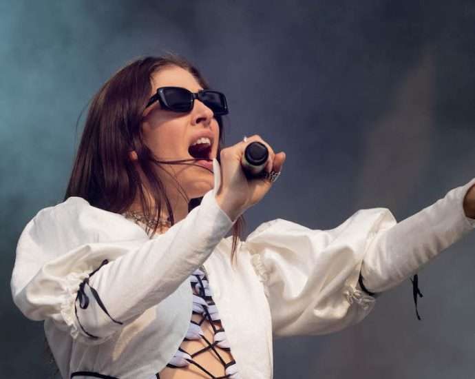 Caroline Polachek Live at Pitchfork [GALLERY] 2