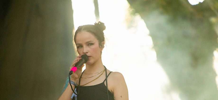 Ela Minus Live at Pitchfork [GALLERY] 1
