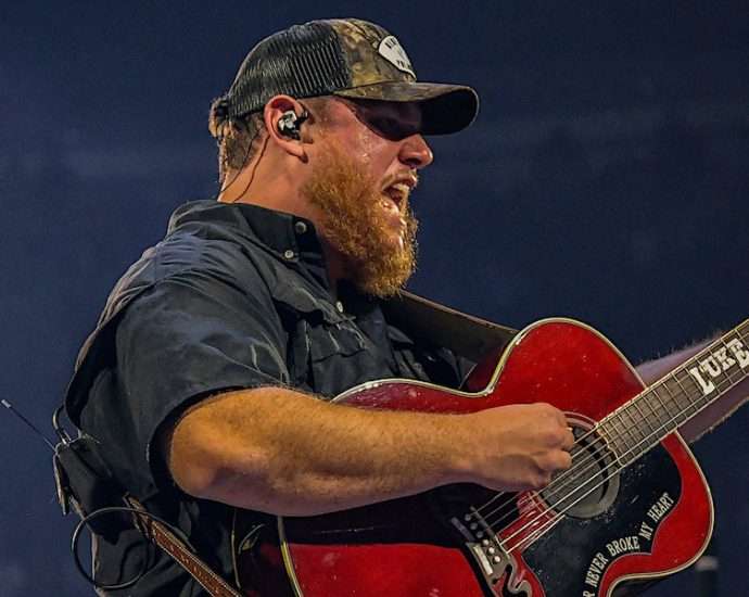 Luke Combs Live at United Center