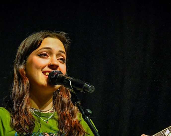 Lizzy McAlpine Live at the Riviera [GALLERY] 2