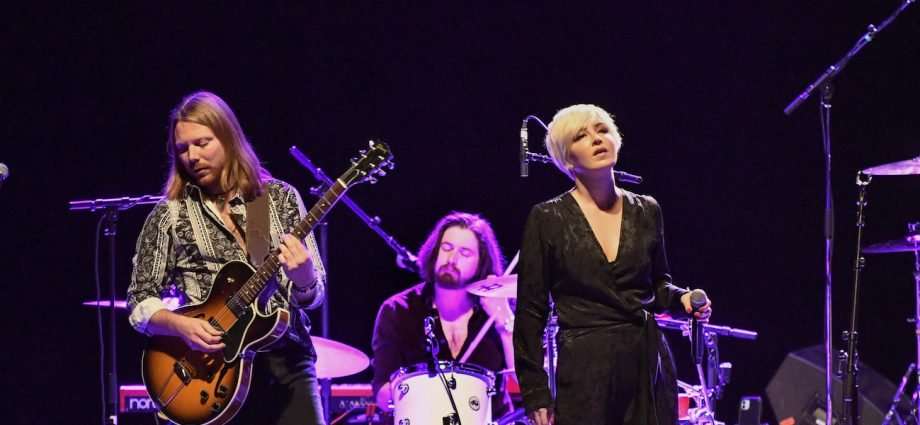 Maggie Rose Live at The Vic [GALLERY] 1