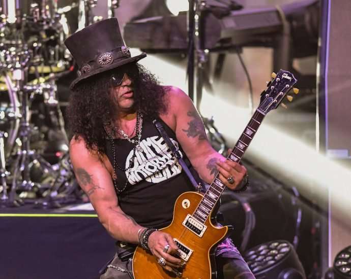 Slash Ft. Myles Kennedy and the Conspirators