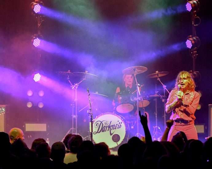 The Darkness Live at Park West [GALLERY] 2