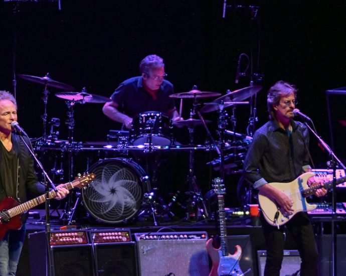 Lindsey Buckingham Live at North Shore Center for the Performing Arts