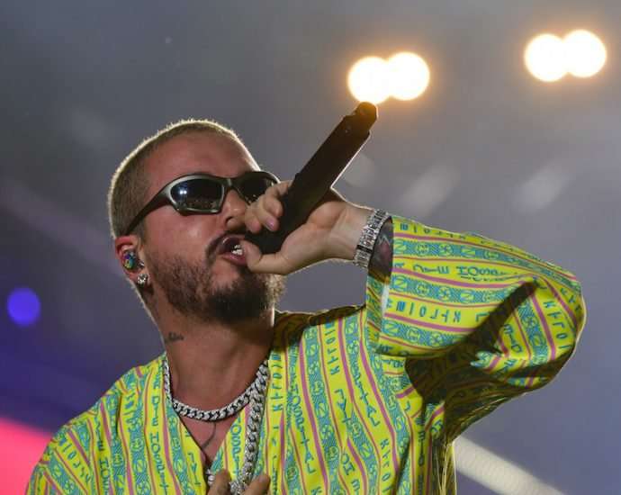 J Balvin Live At Sueños Music Festival [GALLERY] 3