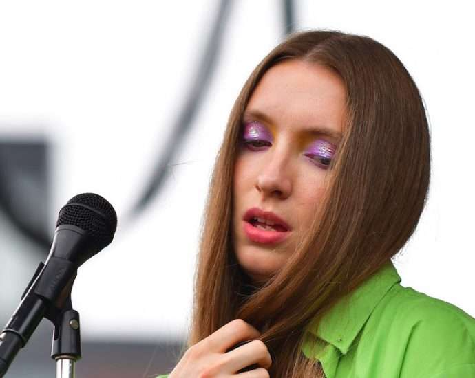 Dry Cleaning Live At Pitchfork [GALLERY] 4