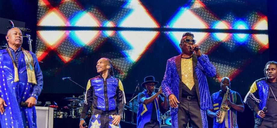 Earth Wind And Fire Live at Hollywood Casino Amphitheatre [GALLERY] 1