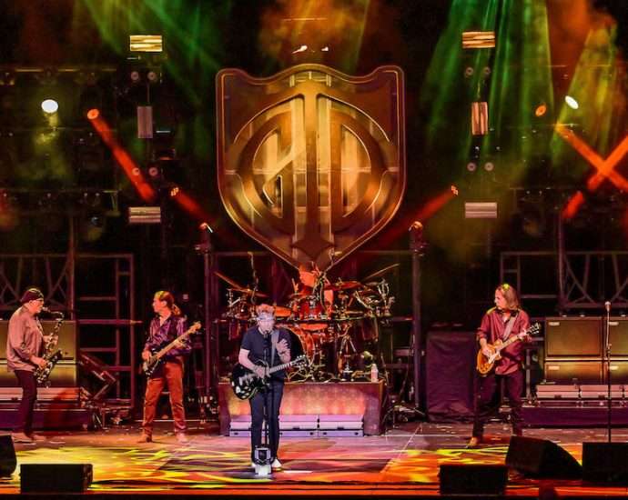 George Thorogood Live at Hollywood Casino Amphitheatre [GALLERY] 1