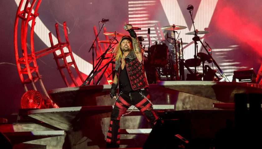 Mötley Crüe Live at Lucas Oil Stadium