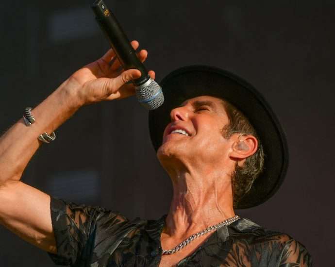 Porno For Pyros Live at Lollapalooza