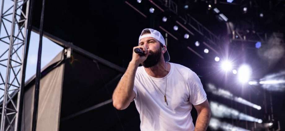 Jordan Davis Live at Windy City Smokeout [GALLERY] 1