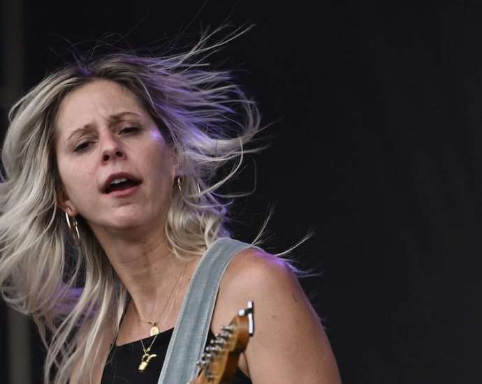 Bully Live at Riot Fest [GALLERY] 1