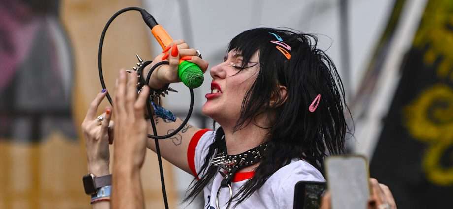 Surfbort Live at Riot Fest