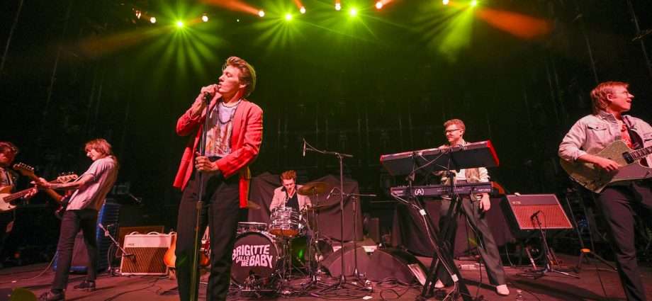 Brigitte Calls Me Baby Live at the Riviera Theatre [GALLERY] 1