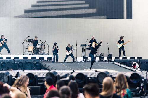 Taylor Swift Brings Incredible Career-Spanning Spectacle To Chicago! 2