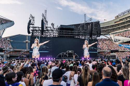 Taylor Swift Brings Incredible Career-Spanning Spectacle To Chicago! 3