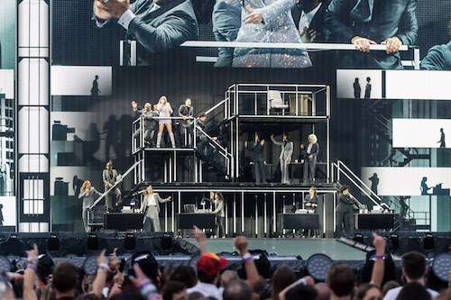 Taylor Swift Brings Incredible Career-Spanning Spectacle To Chicago! 7