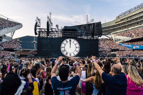 Taylor Swift Brings Incredible Career-Spanning Spectacle To Chicago! 4