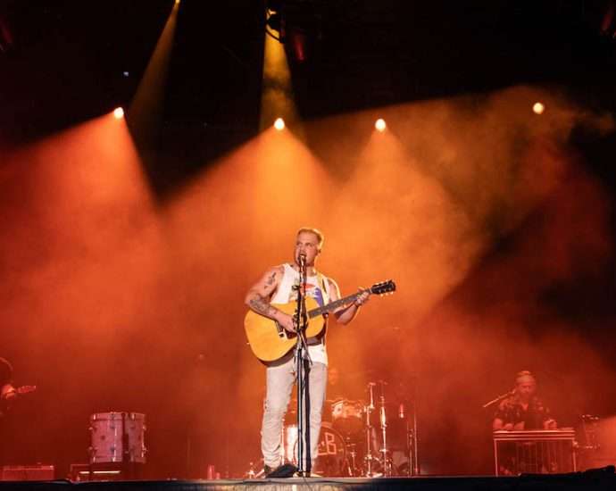 Zach Bryan Live at Windy City Smokeout [GALLERY] 1
