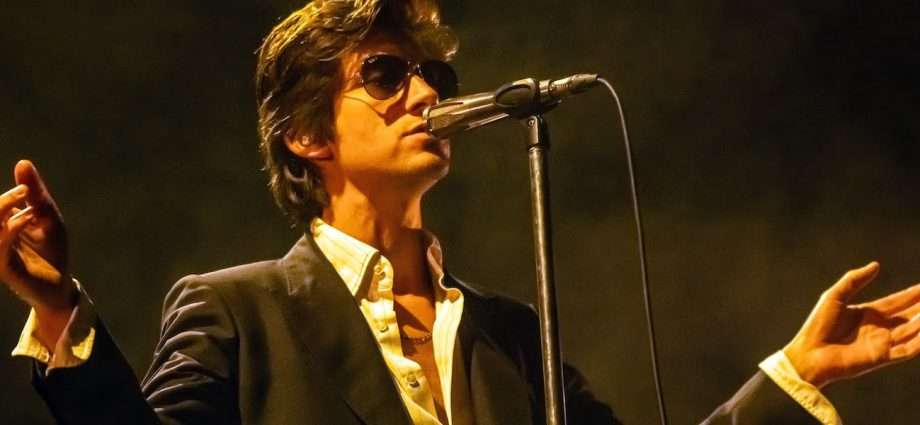 Arctic Monkeys Live at United Center [GALLERY] 1