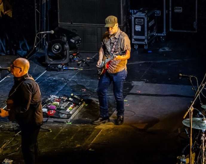 A Night with the Pixies: Punk Vibes and a Supermoon Glow 2