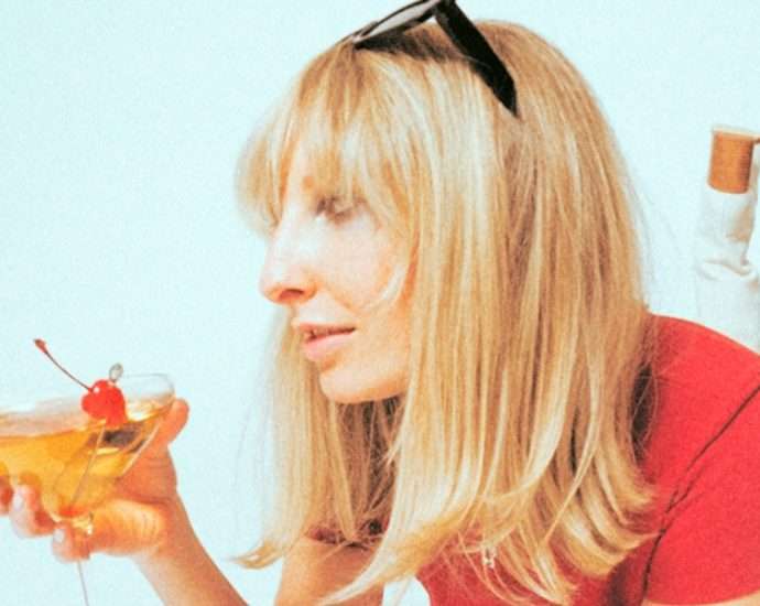 Liska Embraces Hyper-Femininity and Positive Affirmations in “It Girl” EP