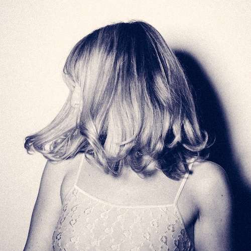 Liska Embraces Hyper-Femininity and Positive Affirmations in “It Girl” EP 1