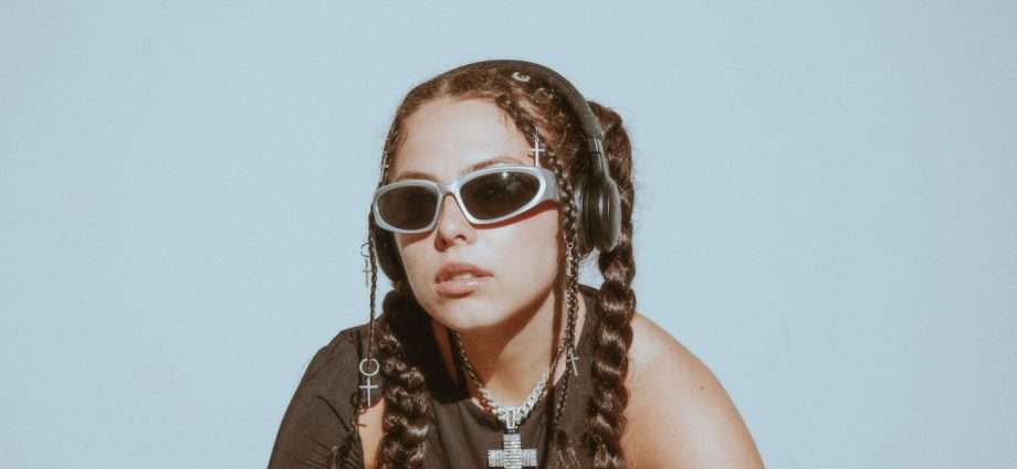 Sophie Shredz Drops Rebellious New Single "Eyez On Me"