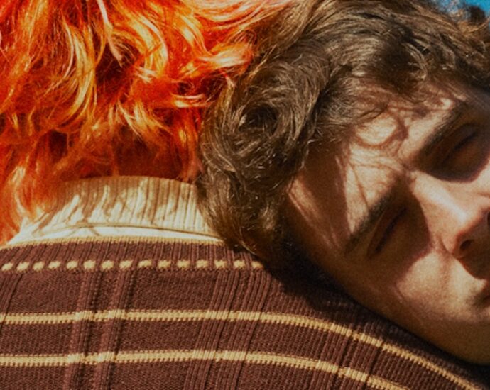 From Covers to Classics: Royel Otis’ Electric Performance at Lincoln Hall