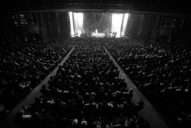 Sensational and Inspirational: Laufey Shines in Sold-Out Chicago Performance [REVIEW] 1