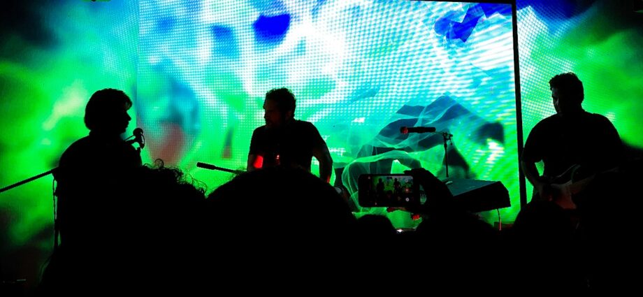Top 10 Essential Tips For Bands Before Performing Live At A Venue