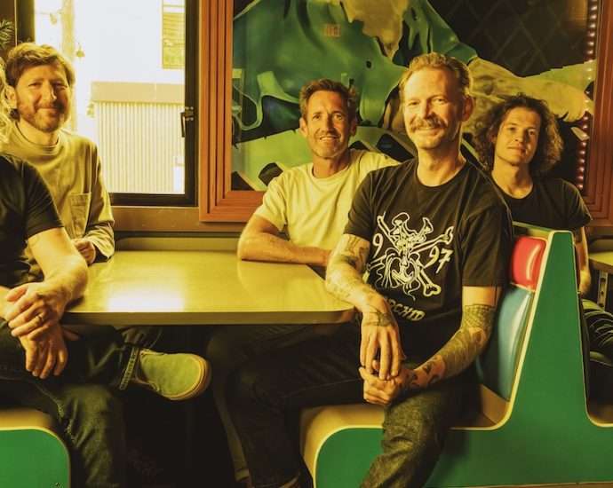 Minus The Bear Celebrate 20 Years Of Menos El Oso With Massive Deluxe Reissue + Newly Unearthed Demos!