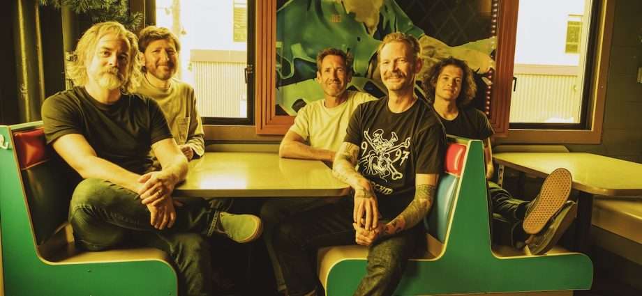 Minus The Bear Celebrate 20 Years Of Menos El Oso With Massive Deluxe Reissue + Newly Unearthed Demos!