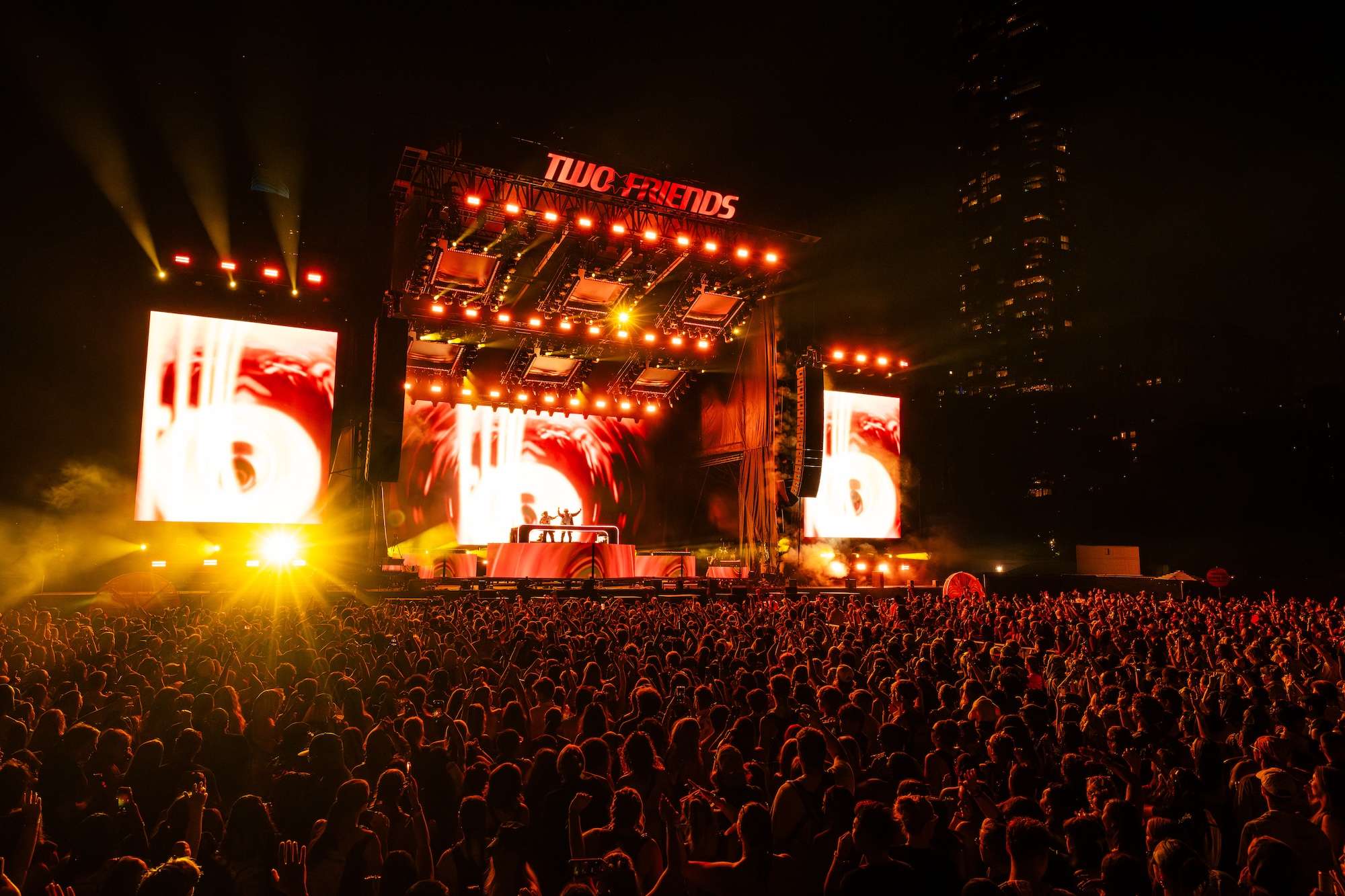 Two Friends’ Explosive Lolla Set Features Star Power, Fresh Tracks & Drone Magic 6 Two Friends’ Explosive Lolla Set Features Star Power, Fresh Tracks & Drone Magic 5