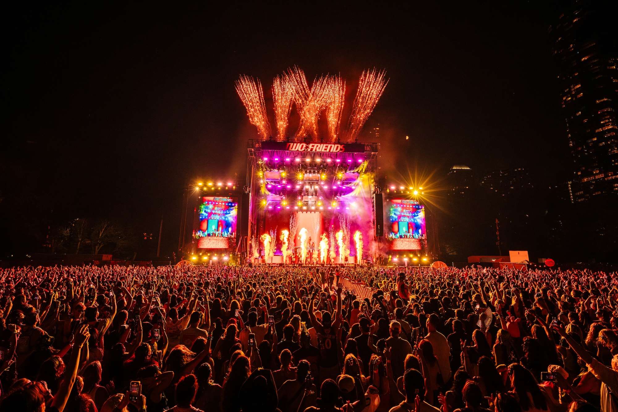 Two Friends’ Explosive Lolla Set Features Star Power, Fresh Tracks & Drone Magic 7 Two Friends’ Explosive Lolla Set Features Star Power, Fresh Tracks & Drone Magic 6