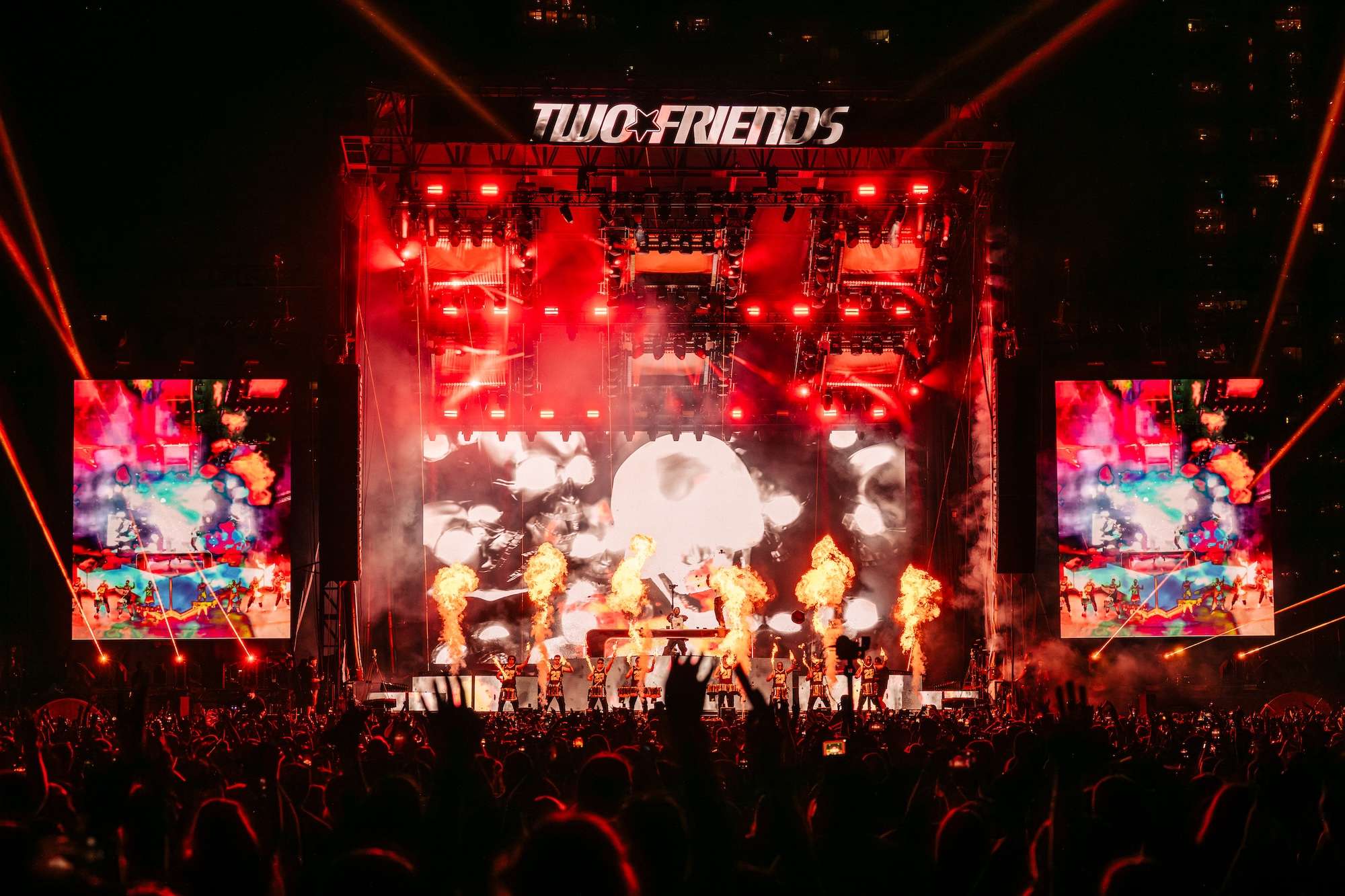 Two Friends’ Explosive Lolla Set Features Star Power, Fresh Tracks & Drone Magic 10 Two Friends’ Explosive Lolla Set Features Star Power, Fresh Tracks & Drone Magic 9