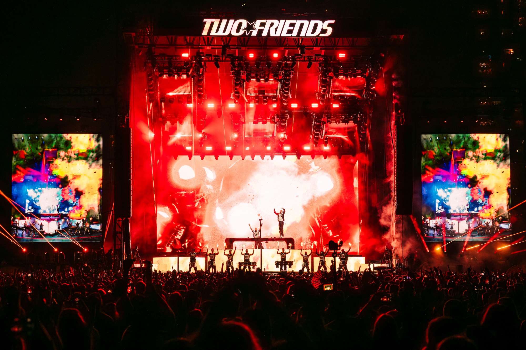 Two Friends’ Explosive Lolla Set Features Star Power, Fresh Tracks & Drone Magic 11 Two Friends’ Explosive Lolla Set Features Star Power, Fresh Tracks & Drone Magic 10